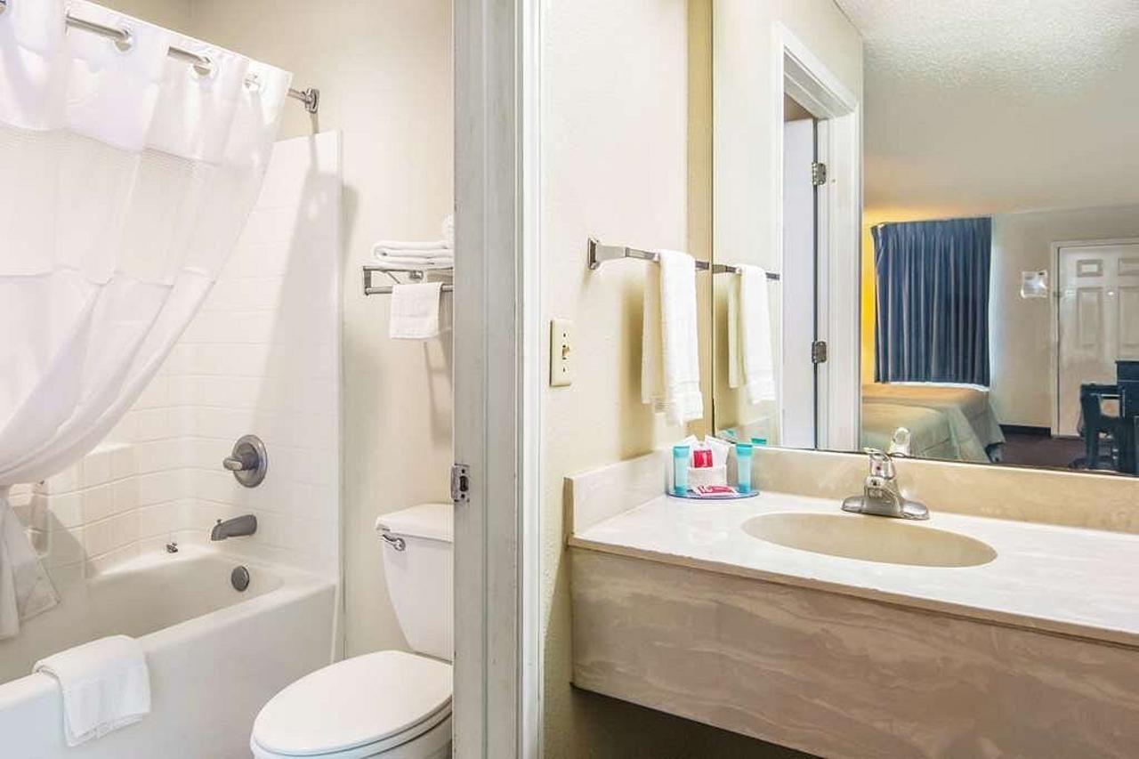 Econo Lodge Inn & Suites Sweetwater I-20 מראה חיצוני תמונה